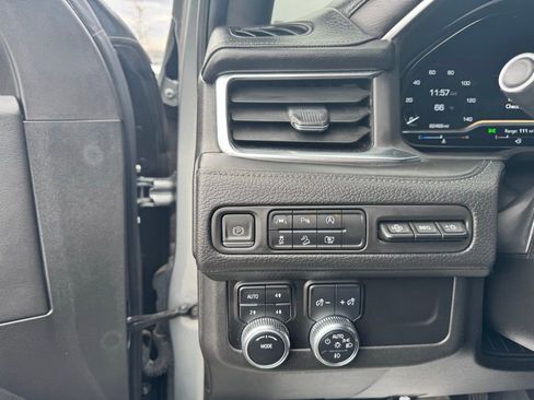 Used 2023 GMC Yukon XL Denali image 12