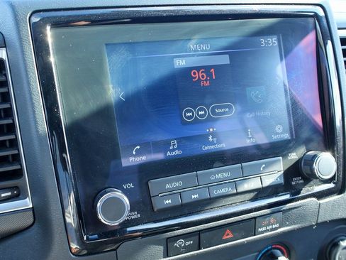 Used 2023 Nissan Frontier SV image 5