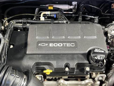 Used 2020 Chevrolet Sonic LT image 29