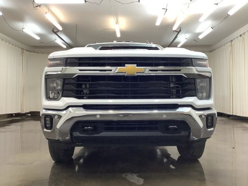 Used 2025 Chevrolet Silverado 3500 LT w/ Safety Package AWD/4WD image 10