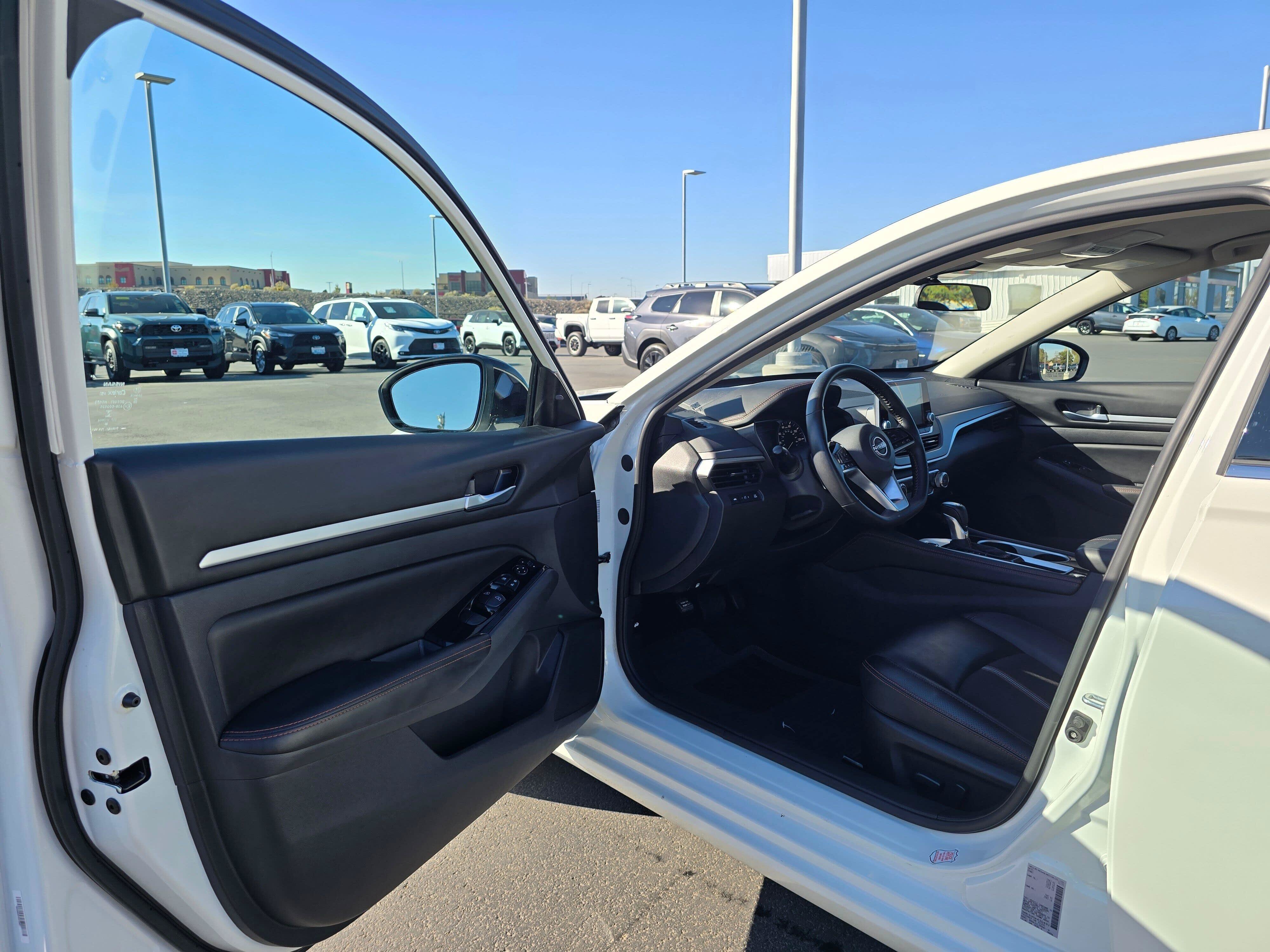 Used 2025 Nissan Altima 2.5 SR FWD image 18