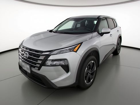 Used 2025 Nissan Rogue SV image 3