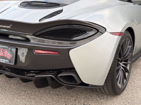 Used 2017 McLaren 570S RWD image 17