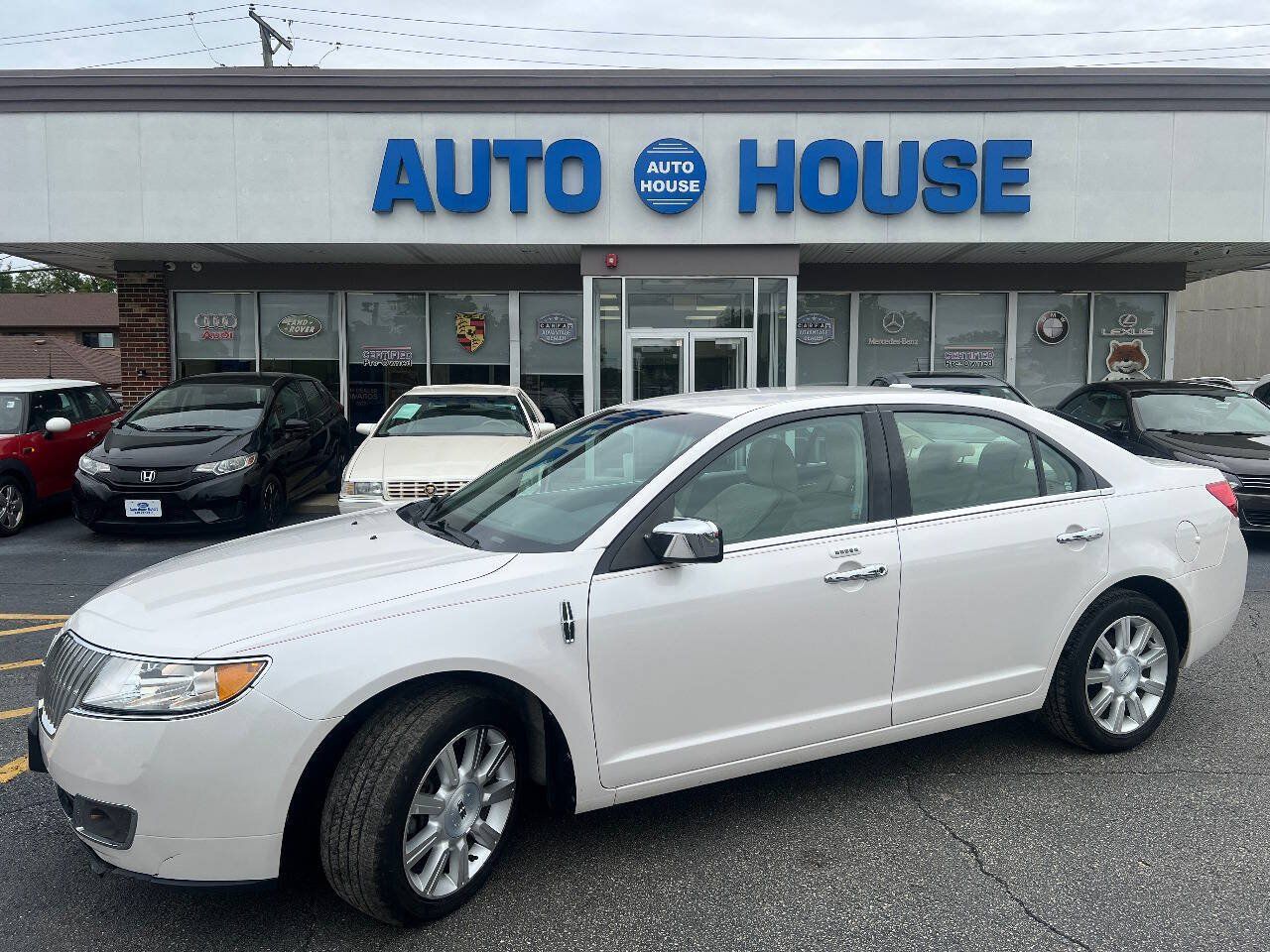 Used 2010 Lincoln MKZ FWD image 1