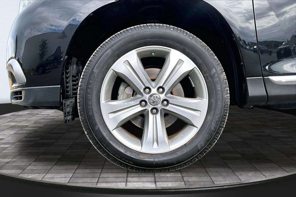 Used 2013 Toyota Highlander Limited AWD/4WD image 9
