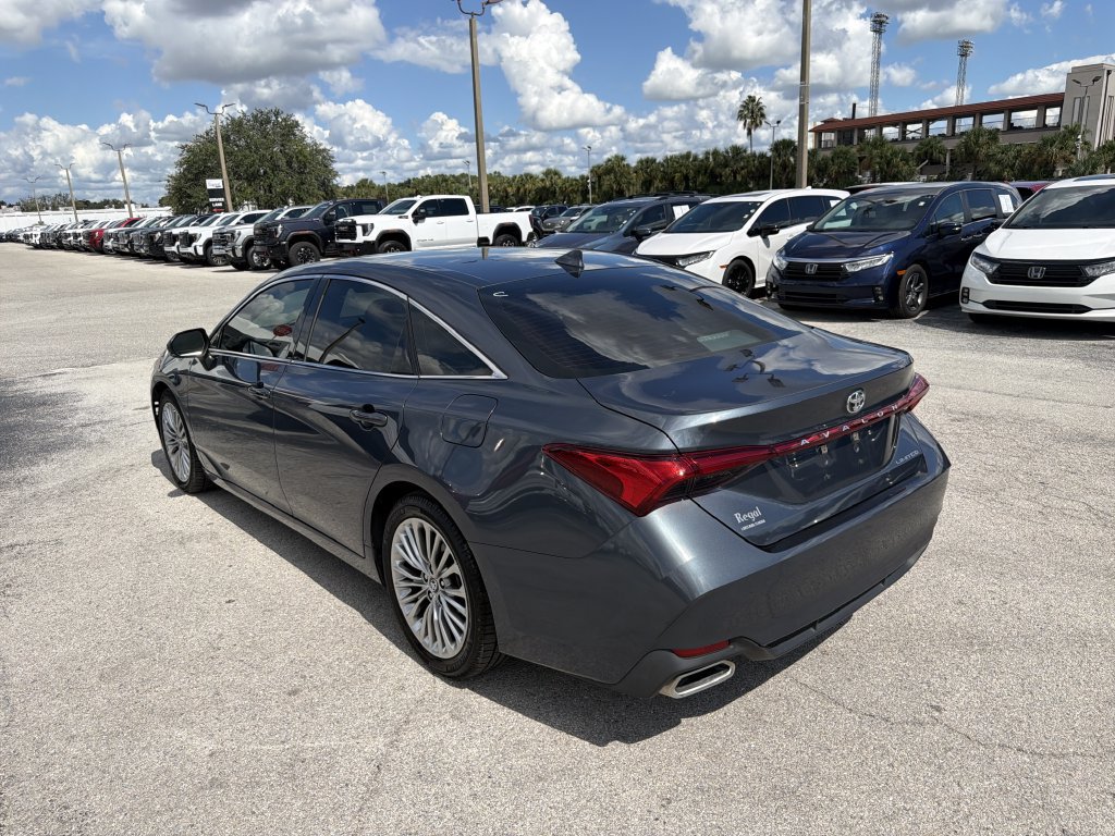 Used 2019 Toyota Avalon Limited FWD image 4
