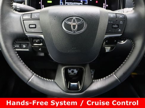 Used 2025 Toyota Camry SE image 24