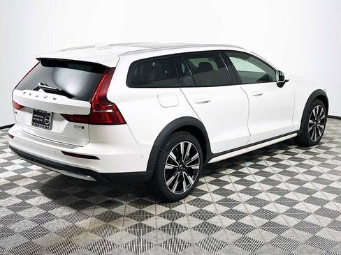 Used 2025 Volvo V60 B5 Cross Country Ultra w/ Climate Package image 7