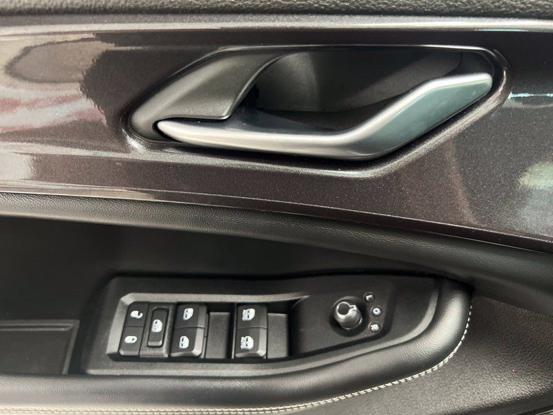 Used 2023 Jeep Grand Cherokee Altitude AWD/4WD image 21
