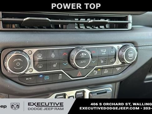 Used 2024 Jeep Wrangler Unlimited Sahara w/ Technology Group AWD/4WD image 17