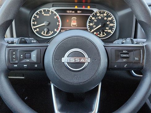 Used 2023 Nissan Rogue S image 11