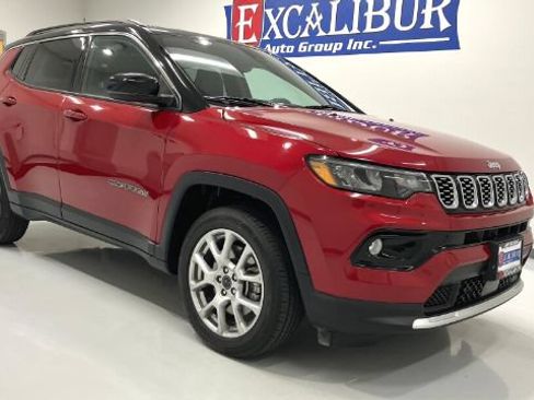 Used 2025 Jeep Compass Limited AWD/4WD image 3