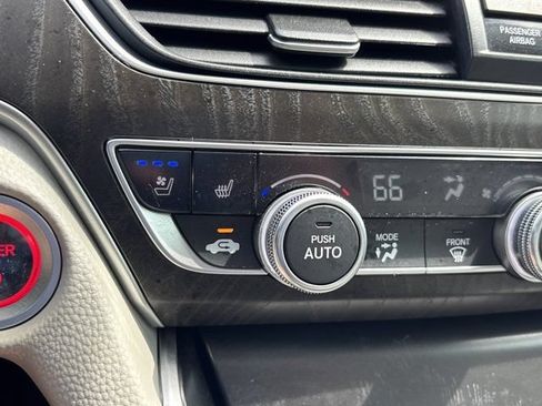 Used 2020 Honda Accord Touring image 39