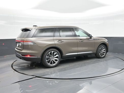 New 2026 Lincoln Aviator Reserve image 9