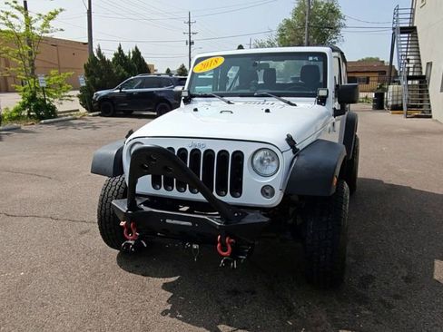 Used 2018 Jeep Wrangler Sport image 3