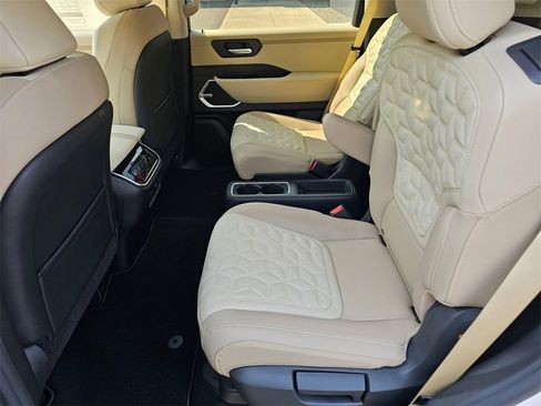 New 2026 Nissan Armada Platinum image 5