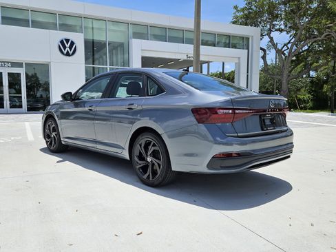 New 2025 Volkswagen Jetta SE image 5