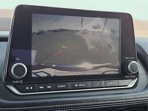 Used 2023 Nissan Rogue SV image 16