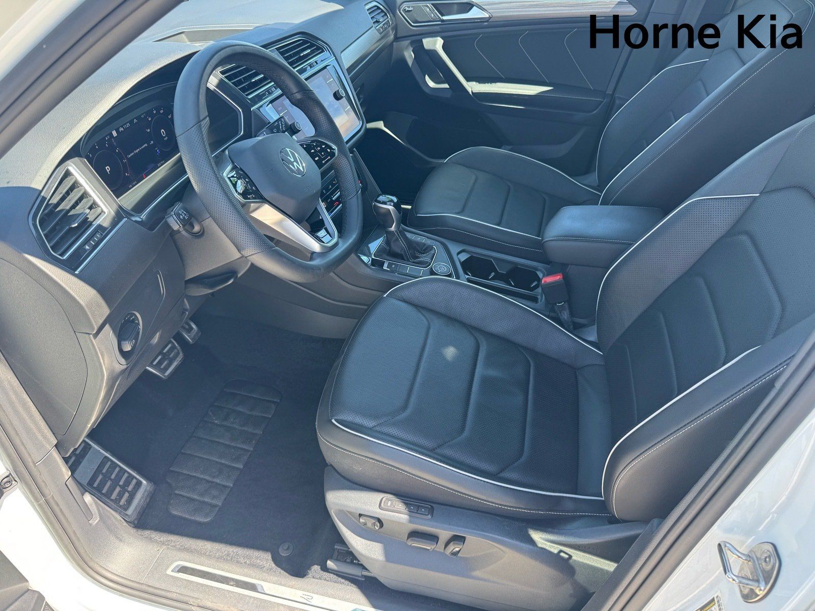 Used 2022 Volkswagen Tiguan SEL R-Line AWD/4WD image 9