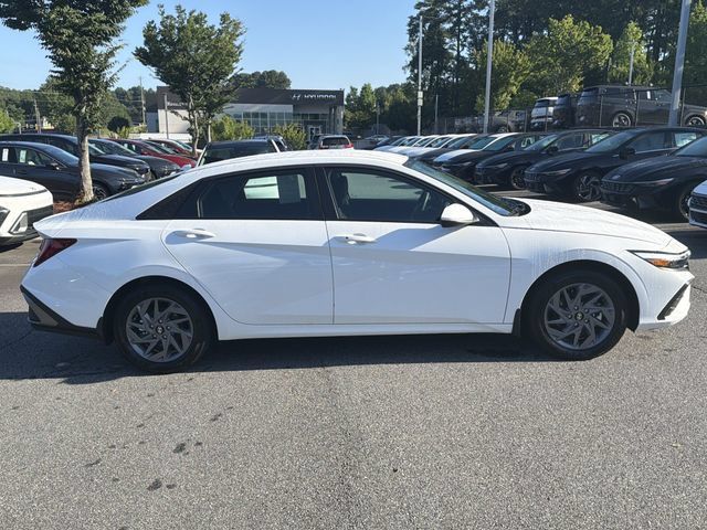 Certified 2026 Hyundai Elantra Hybrid FWD image 11