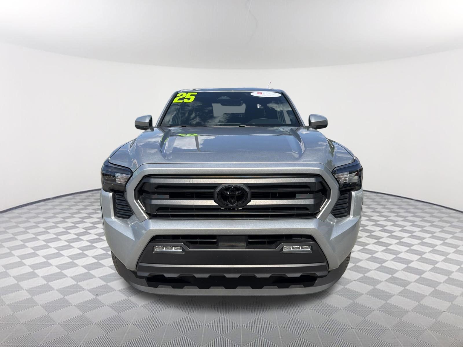 Certified 2025 Toyota Tacoma SR5 AWD/4WD image 2