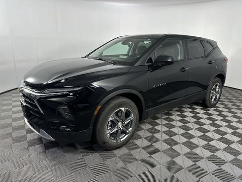 Used 2025 Chevrolet Blazer LT FWD image 12