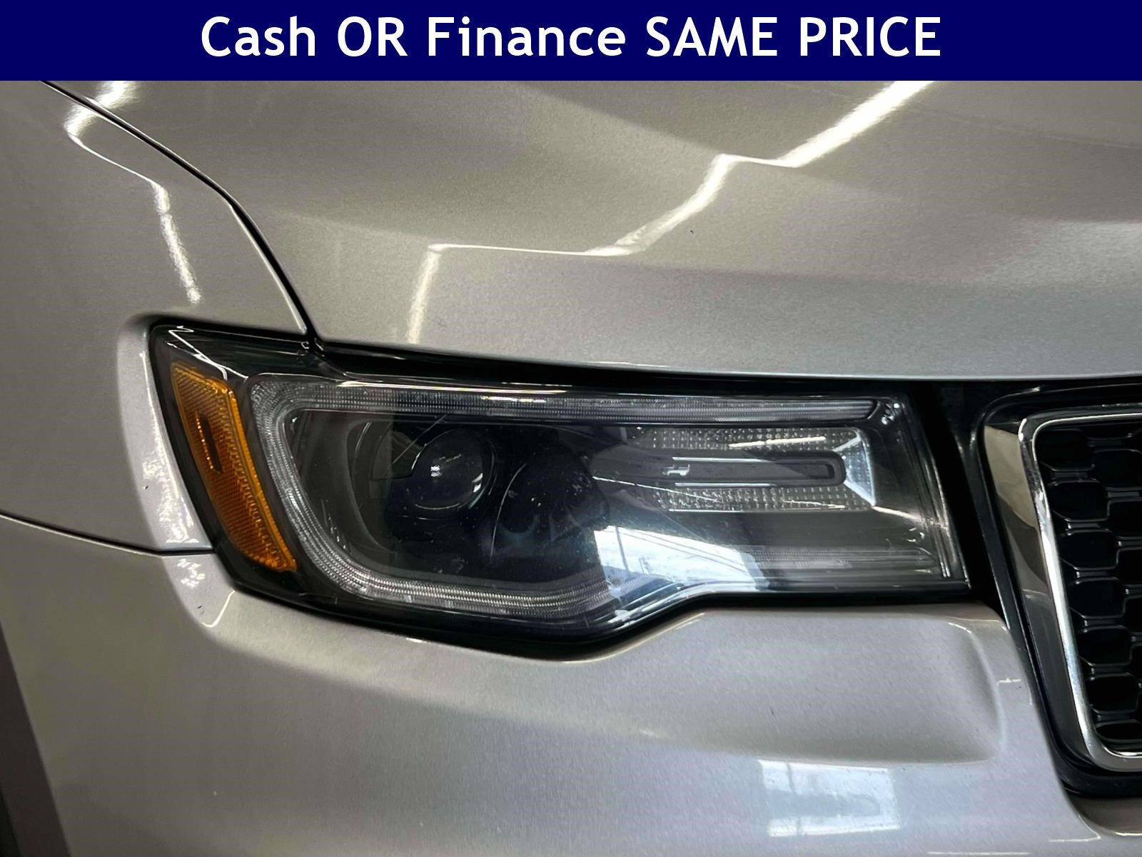 Certified 2021 Jeep Grand Cherokee Limited w/ Premium Lighting Group AWD/4WD image 10