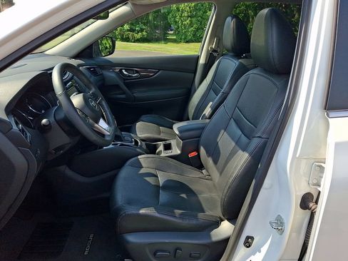 Used 2017 Nissan Rogue SL w/ SL Premium Package AWD/4WD image 16