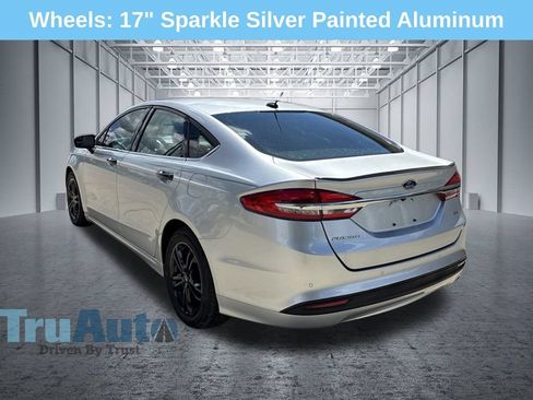Used 2018 Ford Fusion SE w/ Fusion SE Technology Package FWD image 5