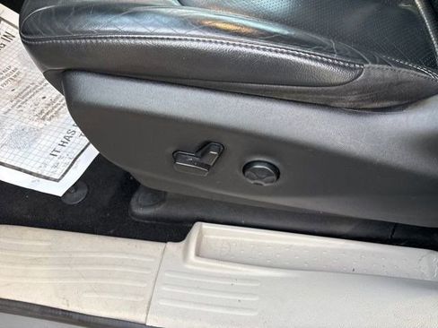 Used 2022 Chrysler Pacifica Touring-L image 12