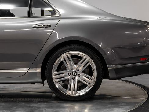 Used 2012 Bentley Mulsanne w/ Premiere Specification Pkg image 45