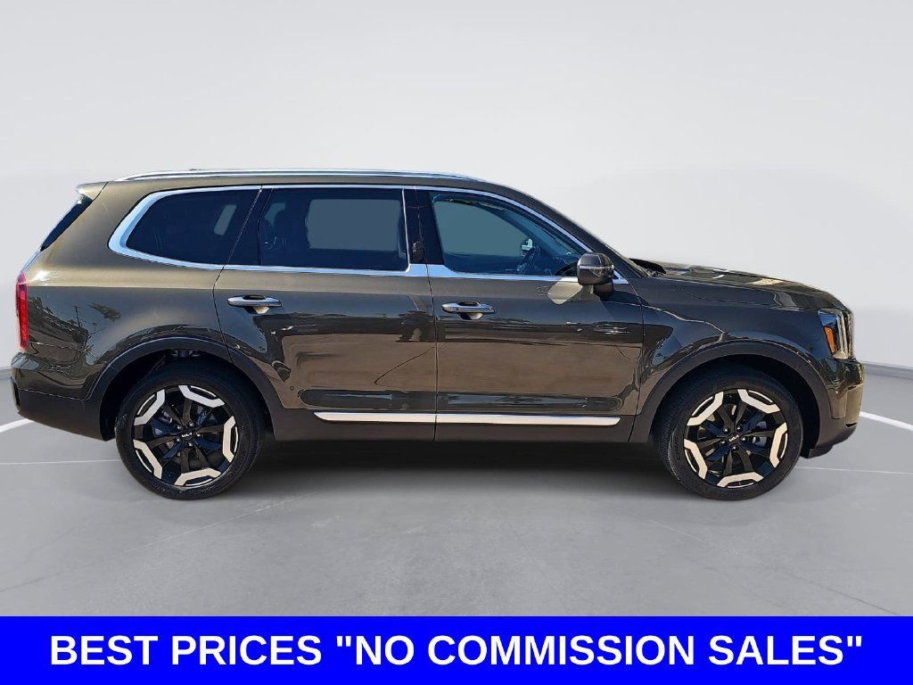 Used 2025 Kia Telluride S FWD image 2
