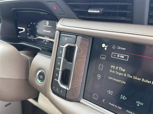 Used 2023 GMC Yukon Denali AWD/4WD image 19