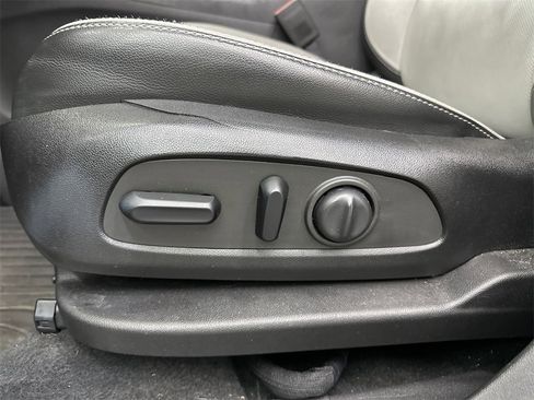 Used 2019 Chevrolet Equinox Premier image 10