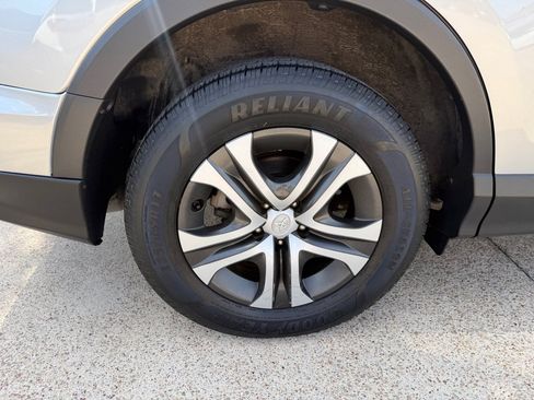 Used 2016 Toyota RAV4 LE FWD image 14