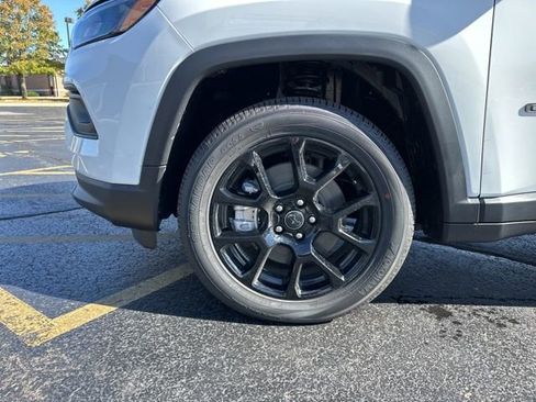 New 2026 Jeep Compass Latitude image 15