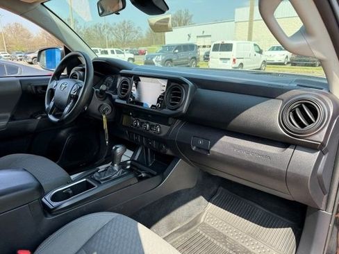 Used 2020 Toyota Tacoma SR w/ SR Convenience Package RWD image 22