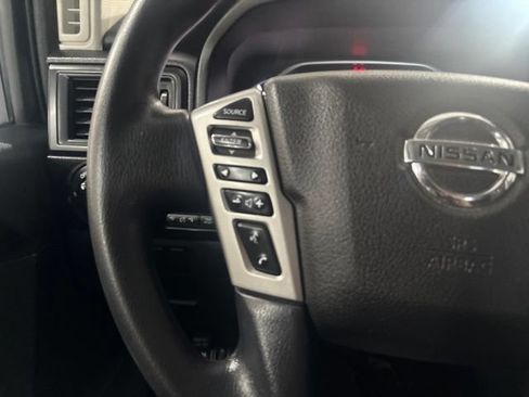 Used 2022 Nissan Titan SV AWD/4WD image 15