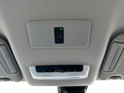 New 2025 Nissan Versa SR w/ Trunk Package image 15