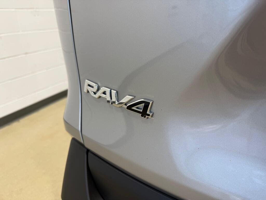 Used 2025 Toyota RAV4 XLE AWD/4WD image 14