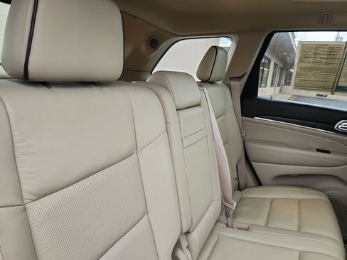 Used 2017 Jeep Grand Cherokee Overland image 29