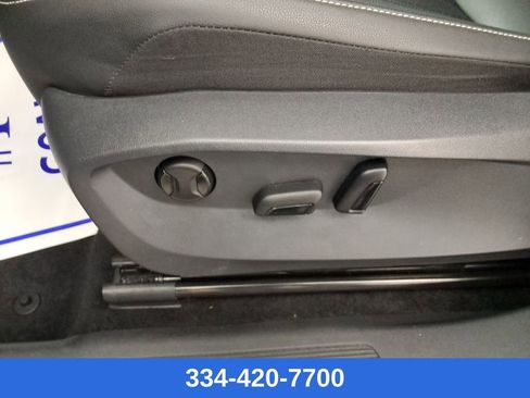 Used 2023 Volkswagen Tiguan SE image 19