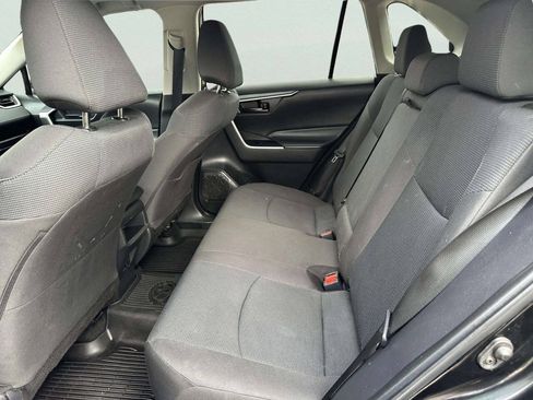 Used 2021 Toyota RAV4 LE AWD/4WD image 11