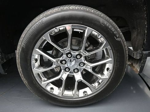 Used 2025 Chevrolet Silverado 1500 High Country AWD/4WD image 12