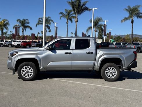 Used 2025 Toyota Tacoma SR image 2