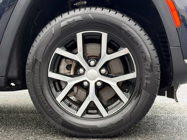 Used 2023 Jeep Grand Cherokee L Limited AWD/4WD image 18
