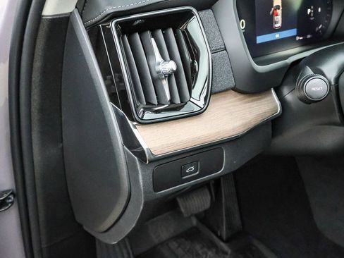 New 2026 Volvo XC90 B6 Plus w/ Protection Package image 32