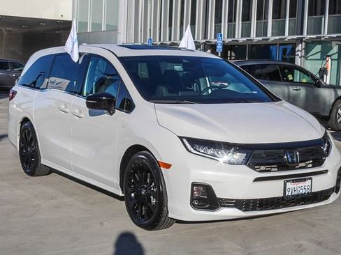 Used 2025 Honda Odyssey Sport-L image 3