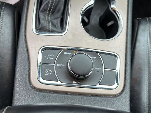 Used 2017 Jeep Grand Cherokee Limited image 35