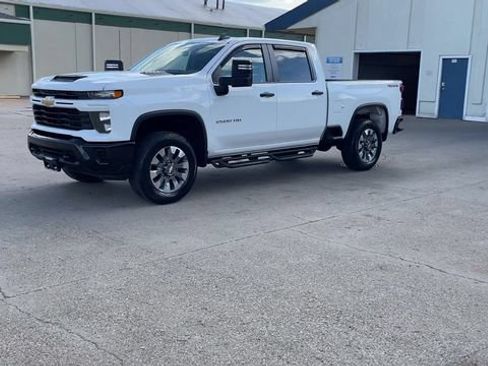Used 2024 Chevrolet Silverado 2500 Custom w/ Custom Value Package AWD/4WD image 4